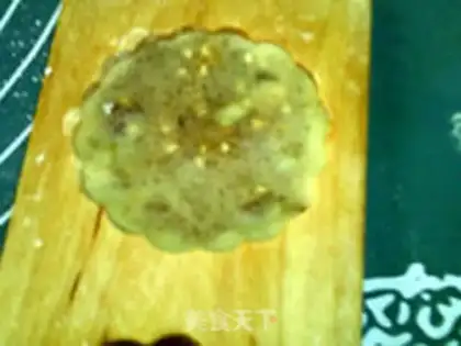 Make A broad pepper saline moon cake step 17
