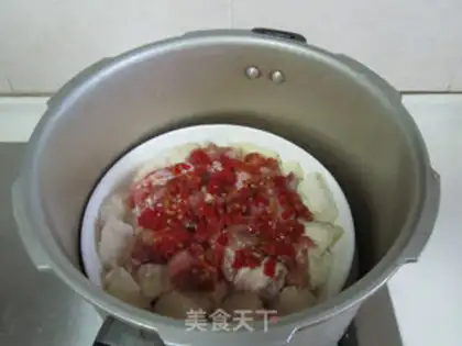 Make Pirecup chicken leg steaming taro step 6