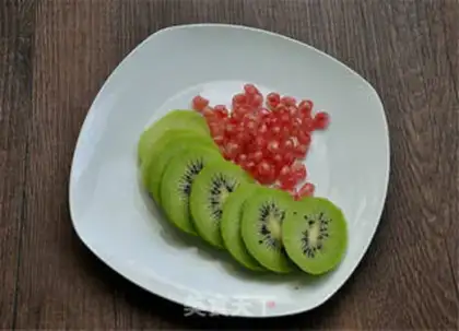 Make Boy fruit platter step 1