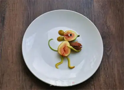 Make Boy fruit platter step 2