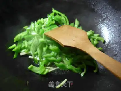 Make Spicy pepper fried squid step 3