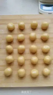 Make Cheese green bean mooncake step 5