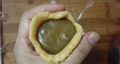 Make The egg yolk mooncake step 14