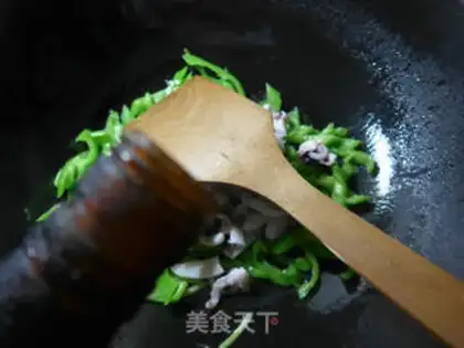 Make Spicy pepper fried squid step 4