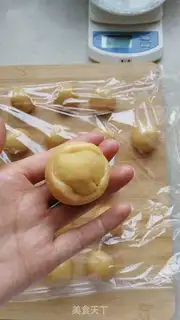 Make Cheese green bean mooncake step 6