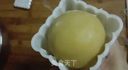 Make The egg yolk mooncake step 17