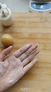 Make Cheese green bean mooncake step 8