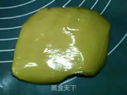Make A broad coconut moon cake step 0