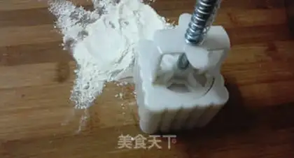 Make The egg yolk mooncake step 18