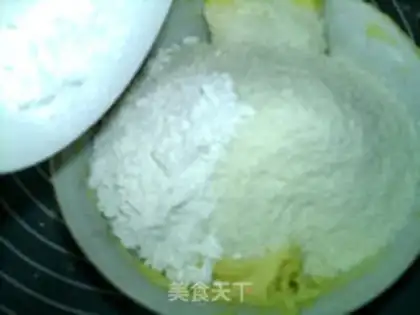 Make A broad coconut moon cake step 4