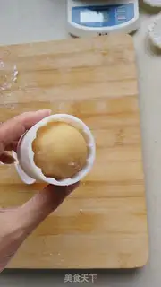 Make Cheese green bean mooncake step 10