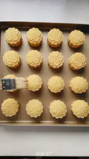 Make Cheese green bean mooncake step 12