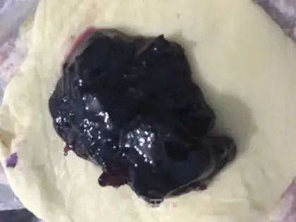 Make French blueberry mooncake step 6