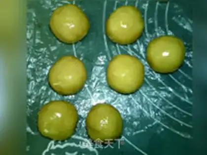 Make A broad coconut moon cake step 12