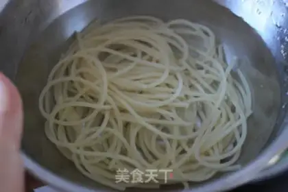 Make Spaghetti sausage omelet step 4