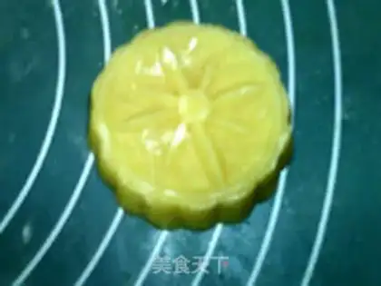 Make A broad coconut moon cake step 17