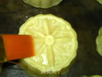 Make A broad coconut moon cake step 20