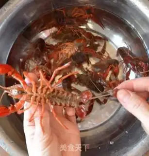 Make Spicy lobster step 1