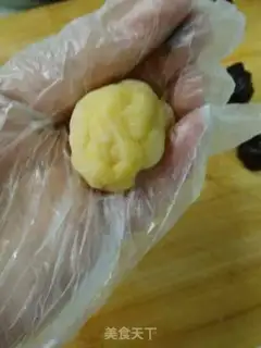 Make Potato cream mooncake step 11