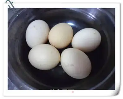 Make Five fragrance eggs step 0