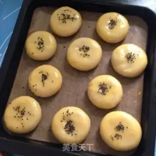 Make Squeeze meat mooncake step 8