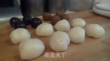 Make Bean-saloon mooncake step 4