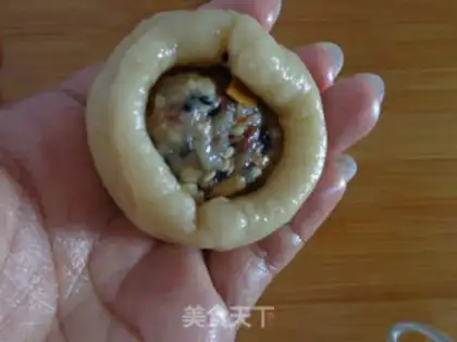 Make Five for the red moon cake step 23
