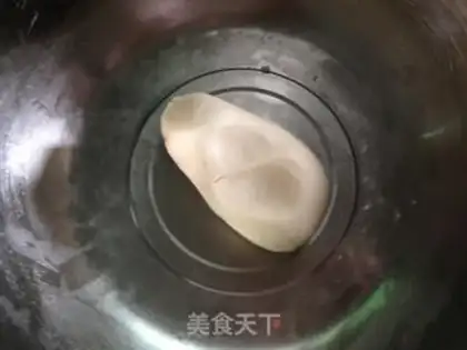 Make Squeeze meat mooncake step 4