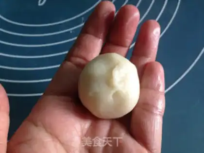 Make Squeeze meat mooncake step 7