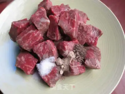 Make Garlicseed beef step 1