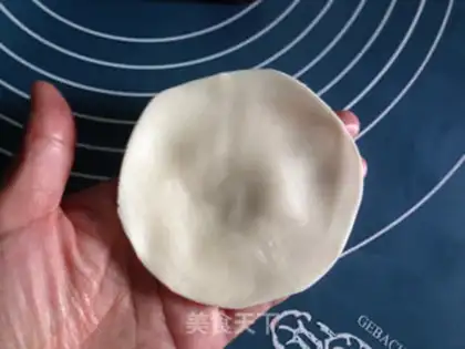 Make Squeeze meat mooncake step 16