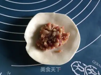 Make Squeeze meat mooncake step 17