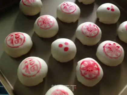 Make Squeeze meat mooncake step 20