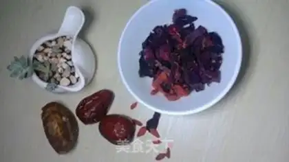 Make Red-tree red sugar rose sauce step 0
