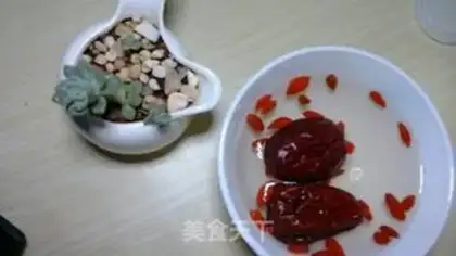 Make Red-tree red sugar rose sauce step 1