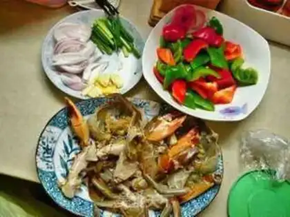 Make Curry peppers and crabs step 16