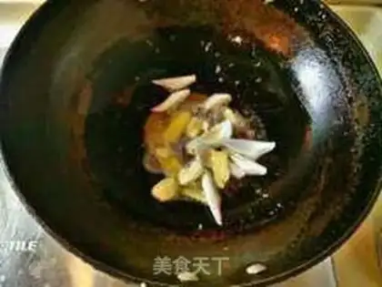 Make Curry peppers and crabs step 17