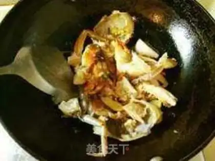 Make Curry peppers and crabs step 18