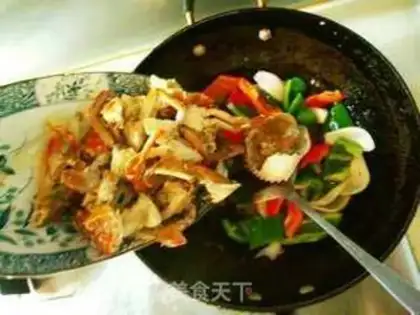 Make Curry peppers and crabs step 22