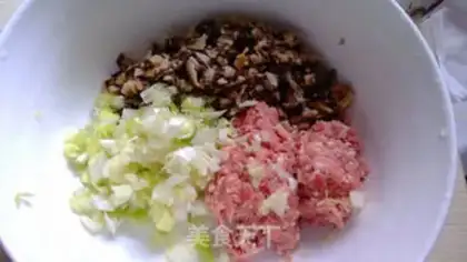 Make Mushroom beef buns step 1