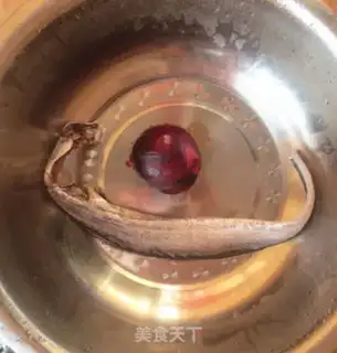 Make Onions burn fish step 0