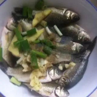 Make Onion-smelling fried fish step 2