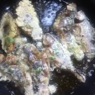 Make Onion-smelling fried fish step 8