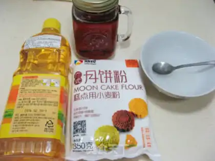 Make Red bean-saloon roses wide mooncake step 0