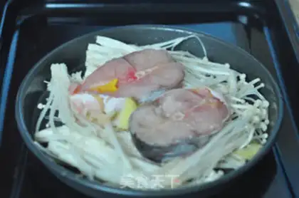 Make A simple golden mushroom roasted fish step 2