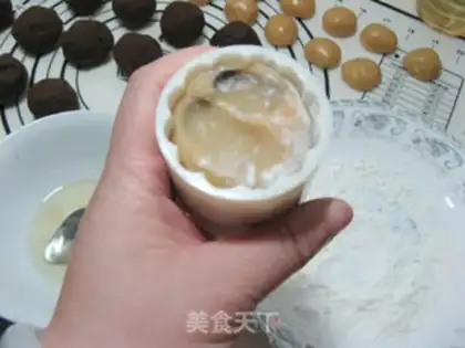 Make Red bean-saloon roses wide mooncake step 12