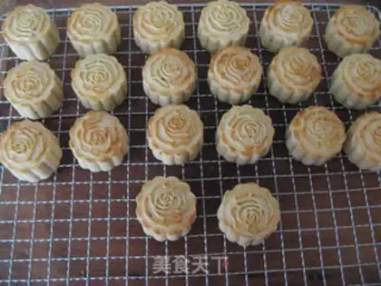 Make White bean cranberry mooncake step 20