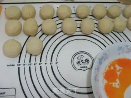 Make Lian Yon Yin Yuen Mooncake step 10