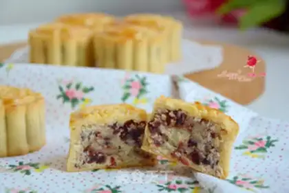 Make White bean cranberry mooncake step 22