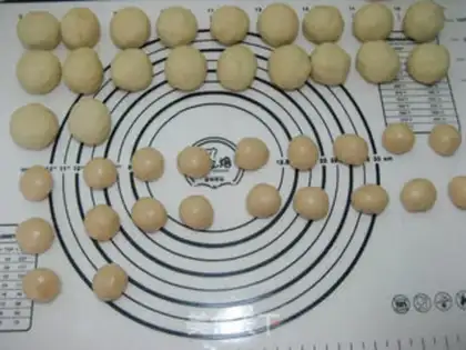 Make Lian Yon Yin Yuen Mooncake step 11